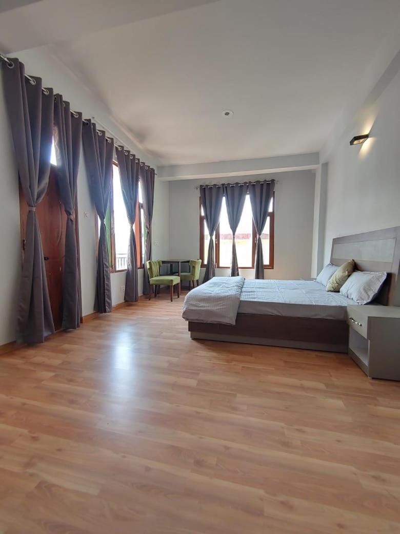 Lha Pomo Apartment Kyelang Luaran gambar